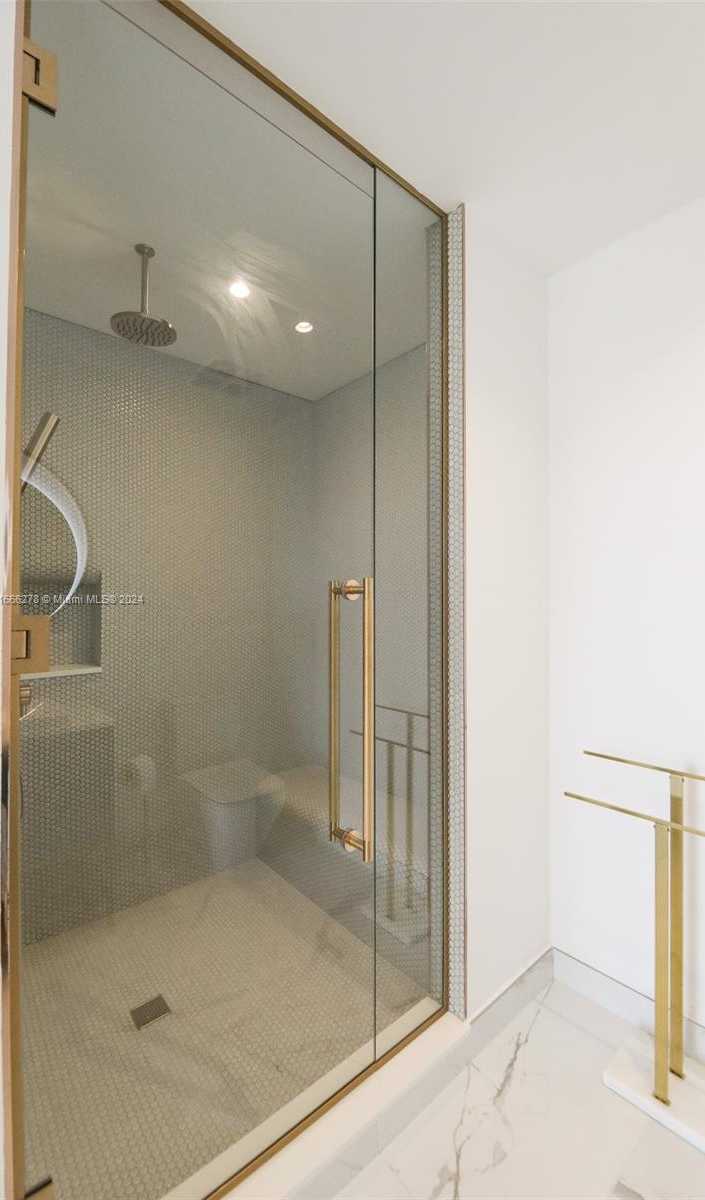 Small Image of 2678 TIGERTAIL AVE #1403, Coconut Grove Number 13