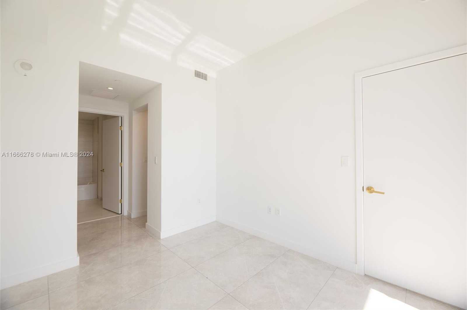 Small Image of 2678 TIGERTAIL AVE #1403, Coconut Grove Number 16