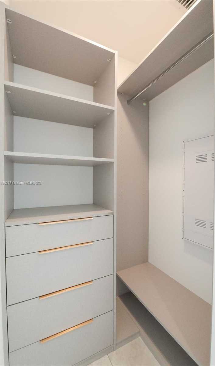 Small Image of 2678 TIGERTAIL AVE #1403, Coconut Grove Number 18