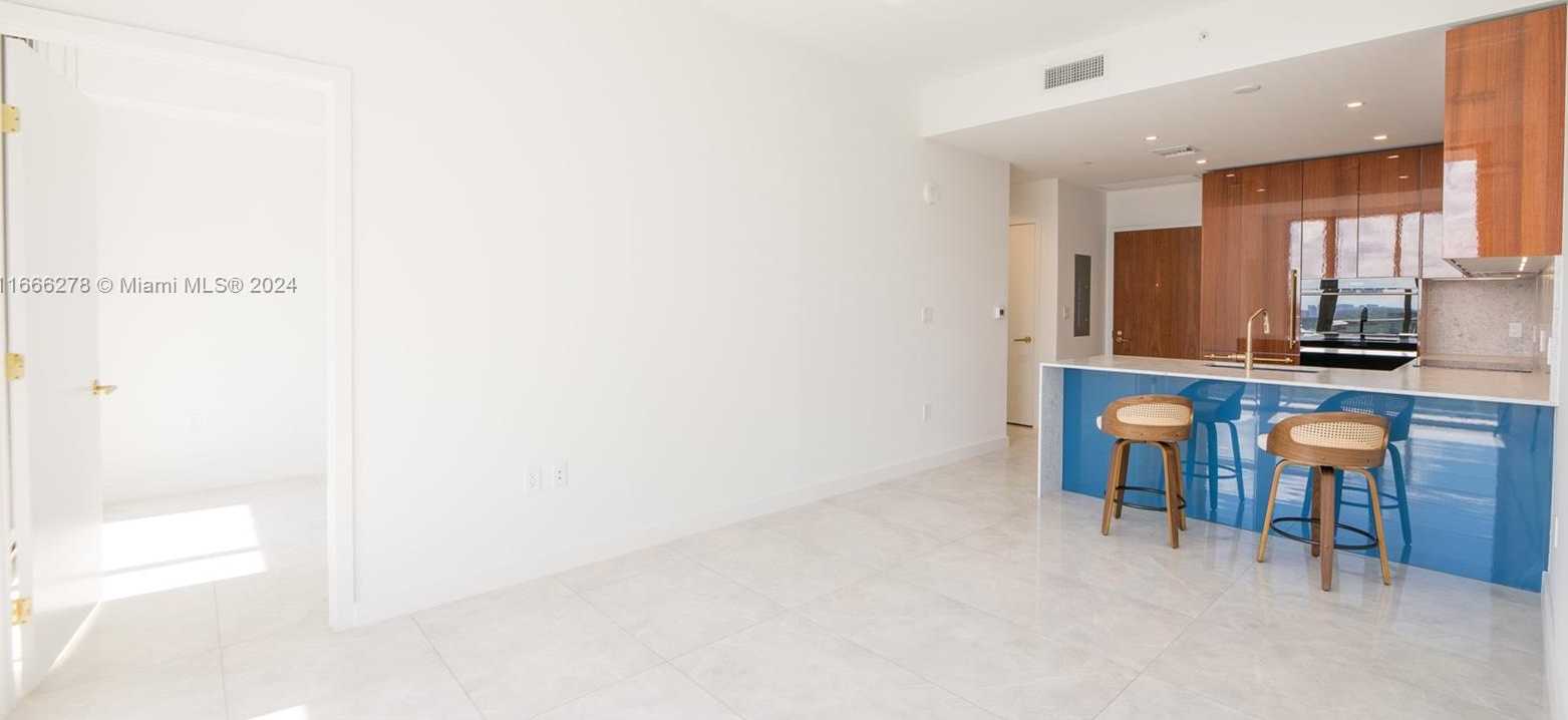 Small Image of 2678 TIGERTAIL AVE #1403, Coconut Grove Number 7