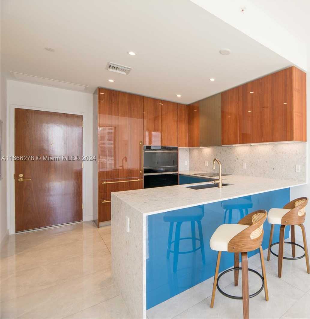 Small Image of 2678 TIGERTAIL AVE #1403, Coconut Grove Number 8