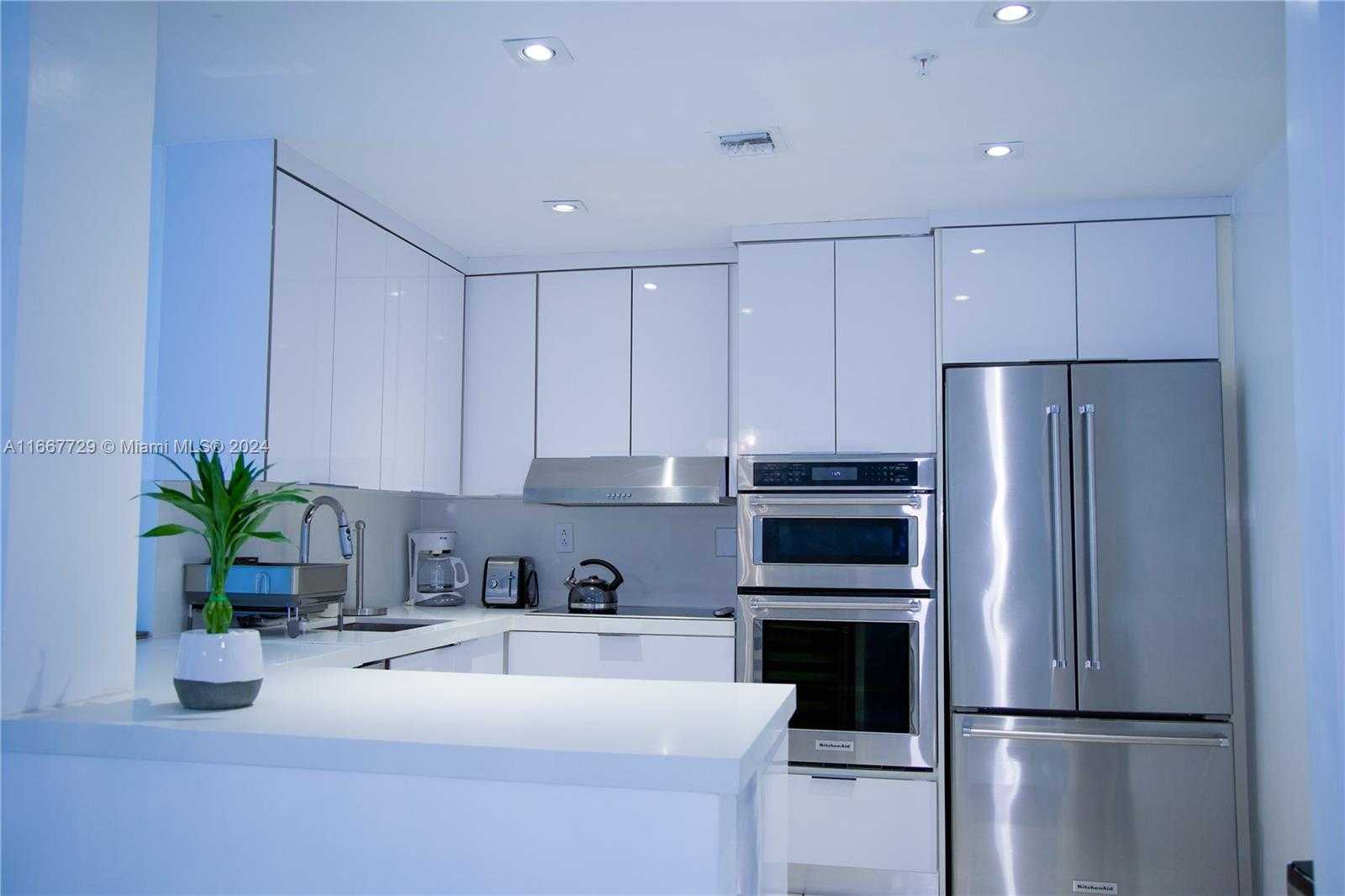 Small Image of 5601 COLLINS AVE #1614, Miami Beach Number 4
