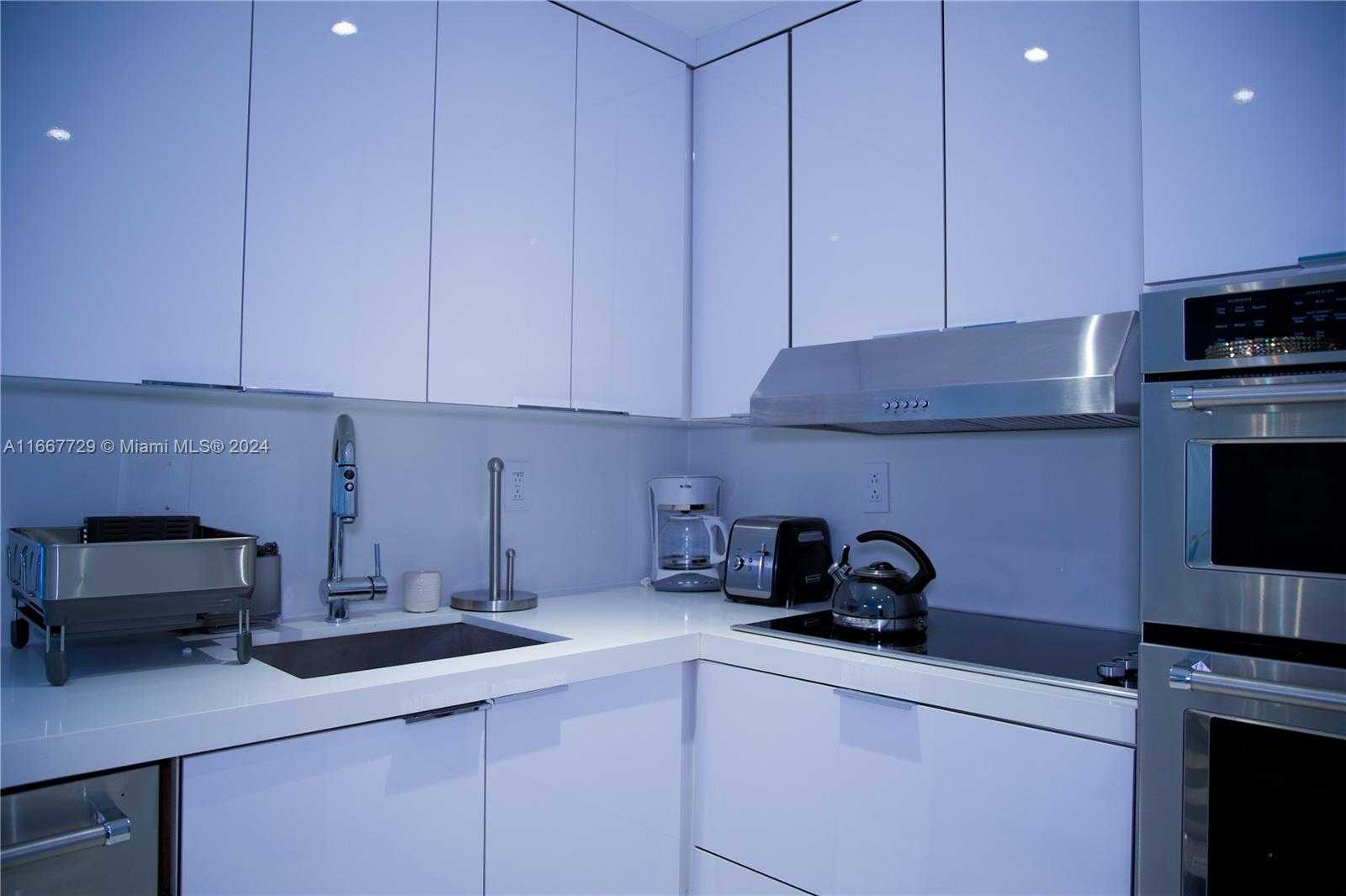 Small Image of 5601 COLLINS AVE #1614, Miami Beach Number 6