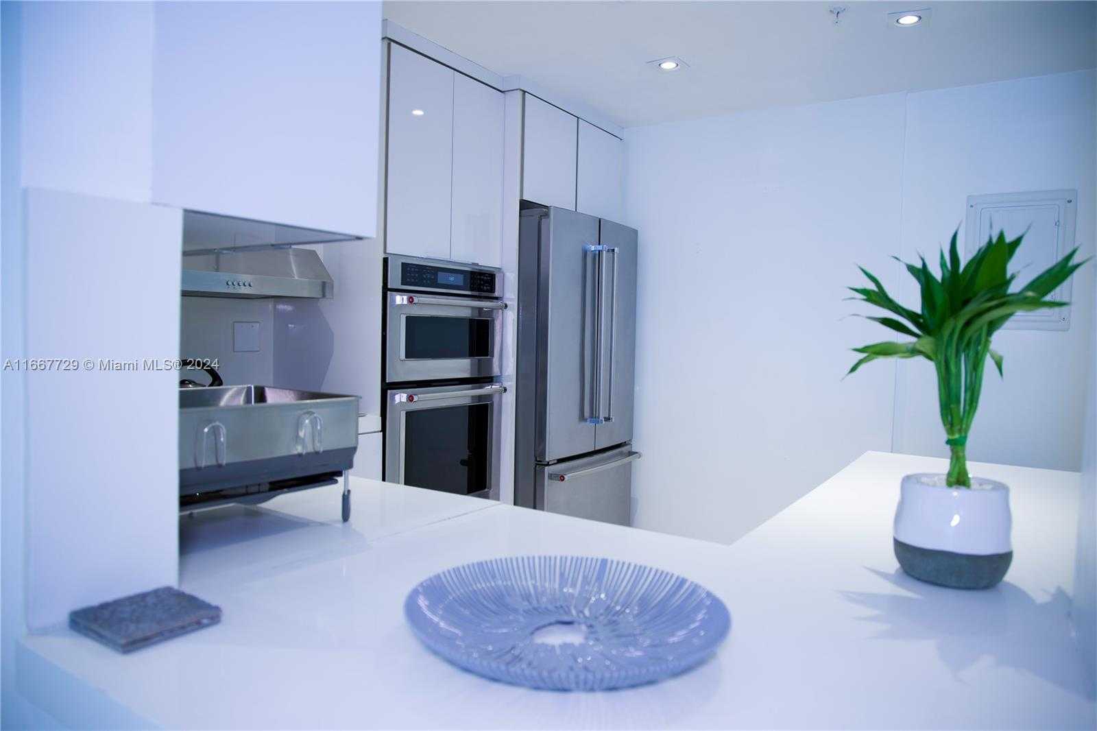 Small Image of 5601 COLLINS AVE #1614, Miami Beach Number 7