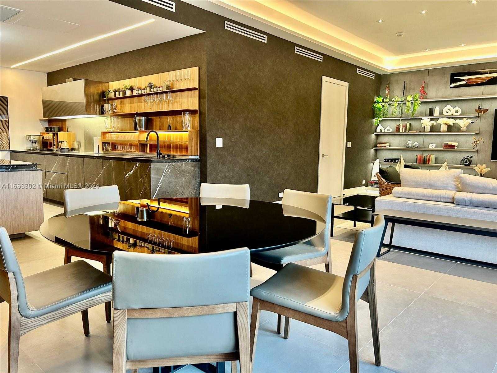 Small Image of 2301 Collins Ave, Miami Beach, FL 33139, USA Number 23