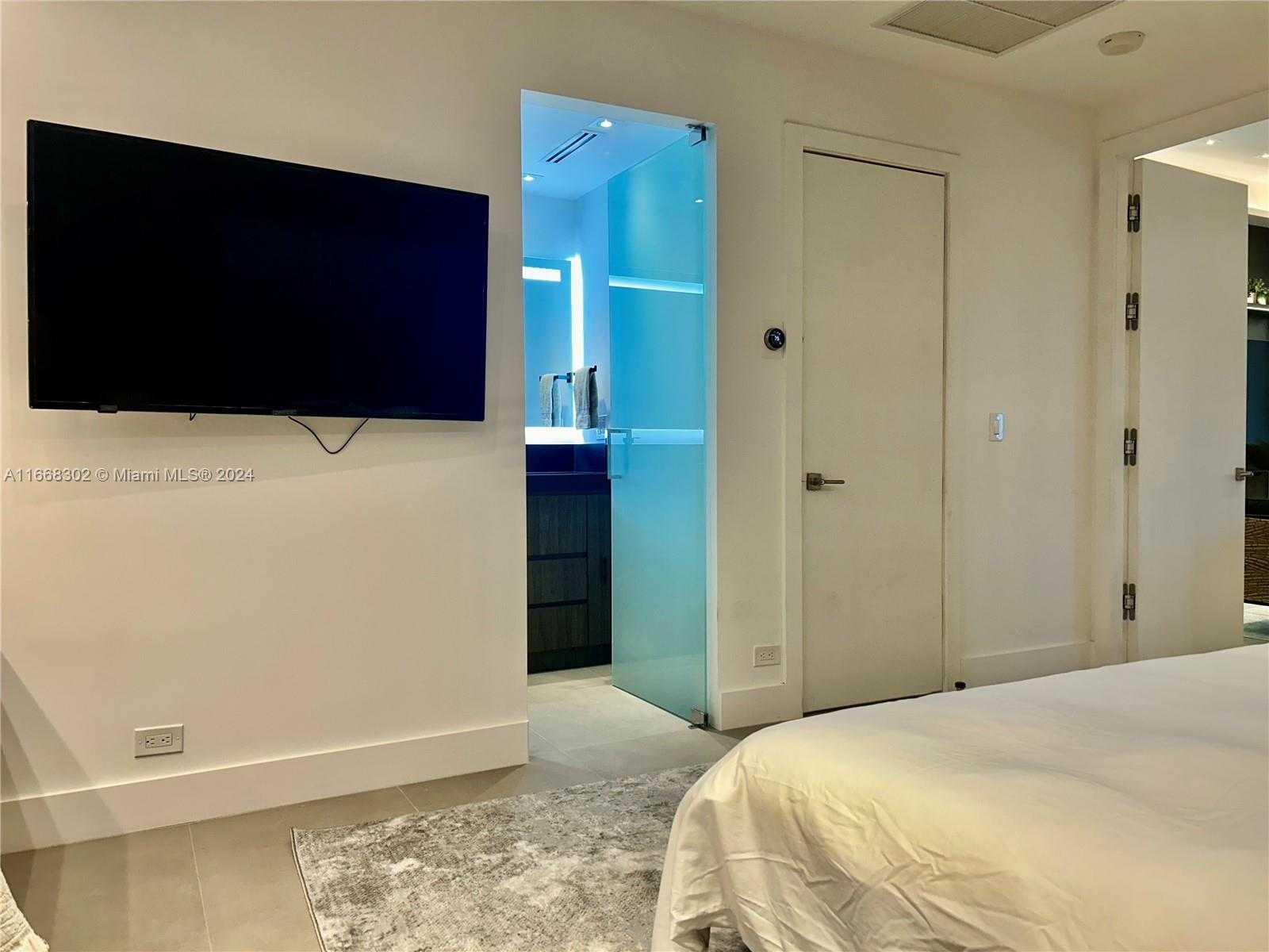 Small Image of 2301 Collins Ave, Miami Beach, FL 33139, USA Number 47
