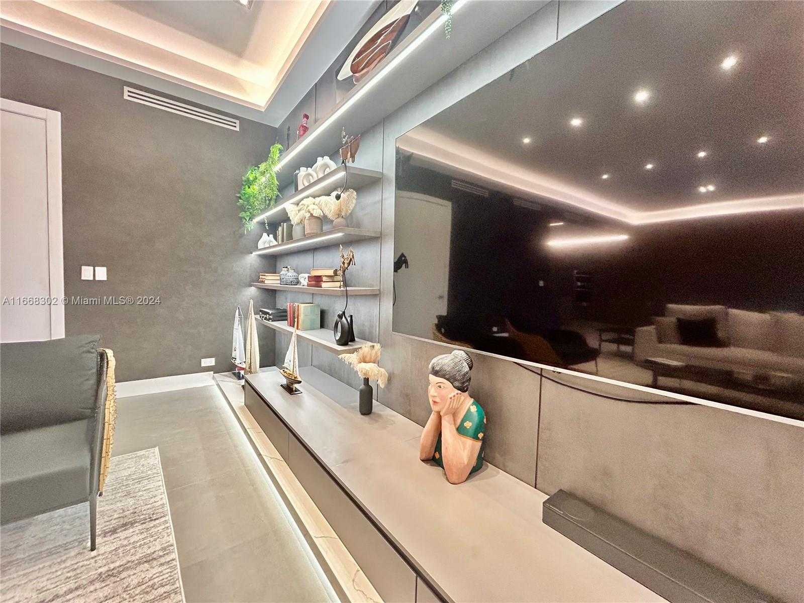 Small Image of 2301 Collins Ave, Miami Beach, FL 33139, USA Number 7