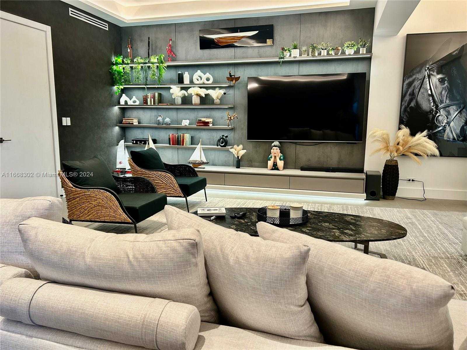 Small Image of 2301 Collins Ave, Miami Beach, FL 33139, USA Number 8