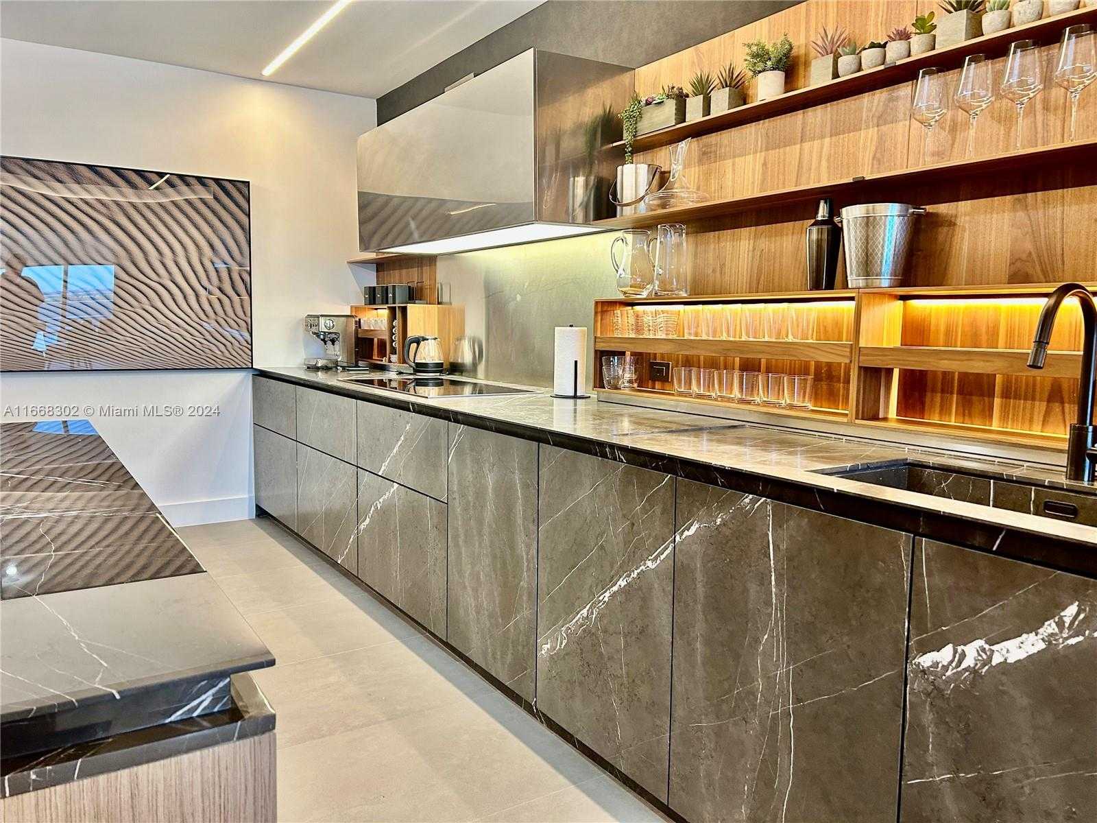 Small Image of 2301 Collins Ave, Miami Beach, FL 33139, USA Number 9