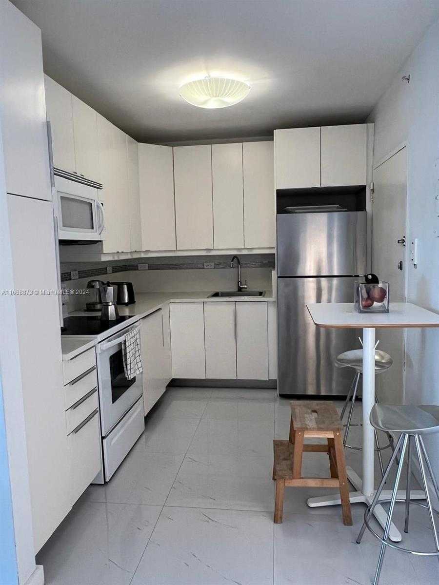 Small Image of 5601 COLLINS AVE #1115, Miami Beach Number 6