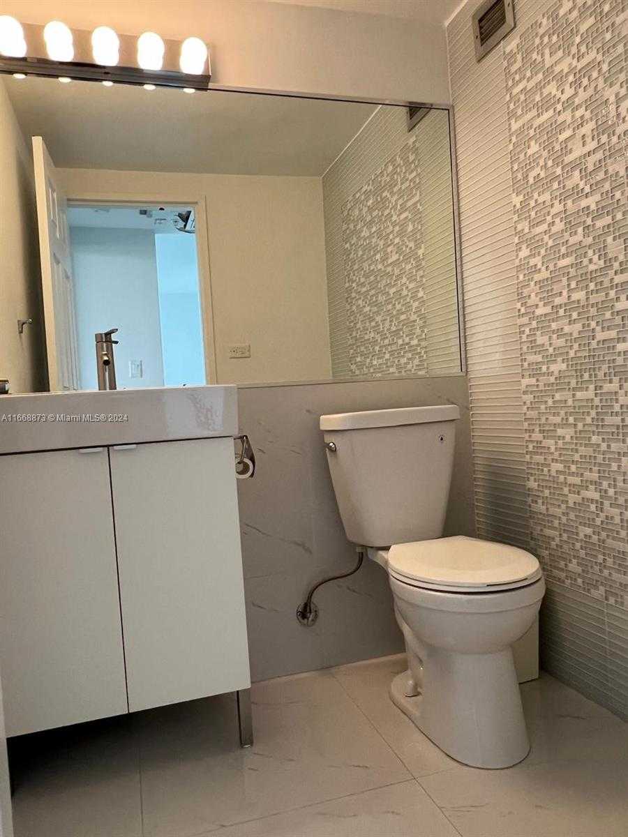 Small Image of 5601 COLLINS AVE #1115, Miami Beach Number 7