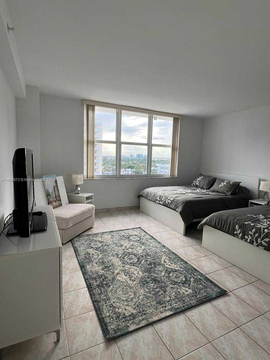 Small Image of 5601 COLLINS AVE #1115, Miami Beach Number 8