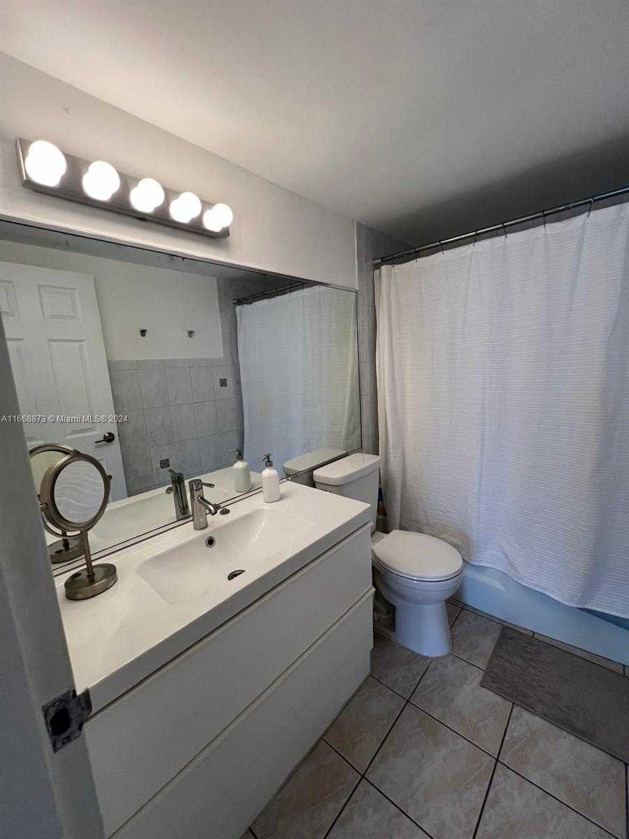 Small Image of 5601 COLLINS AVE #1115, Miami Beach Number 9