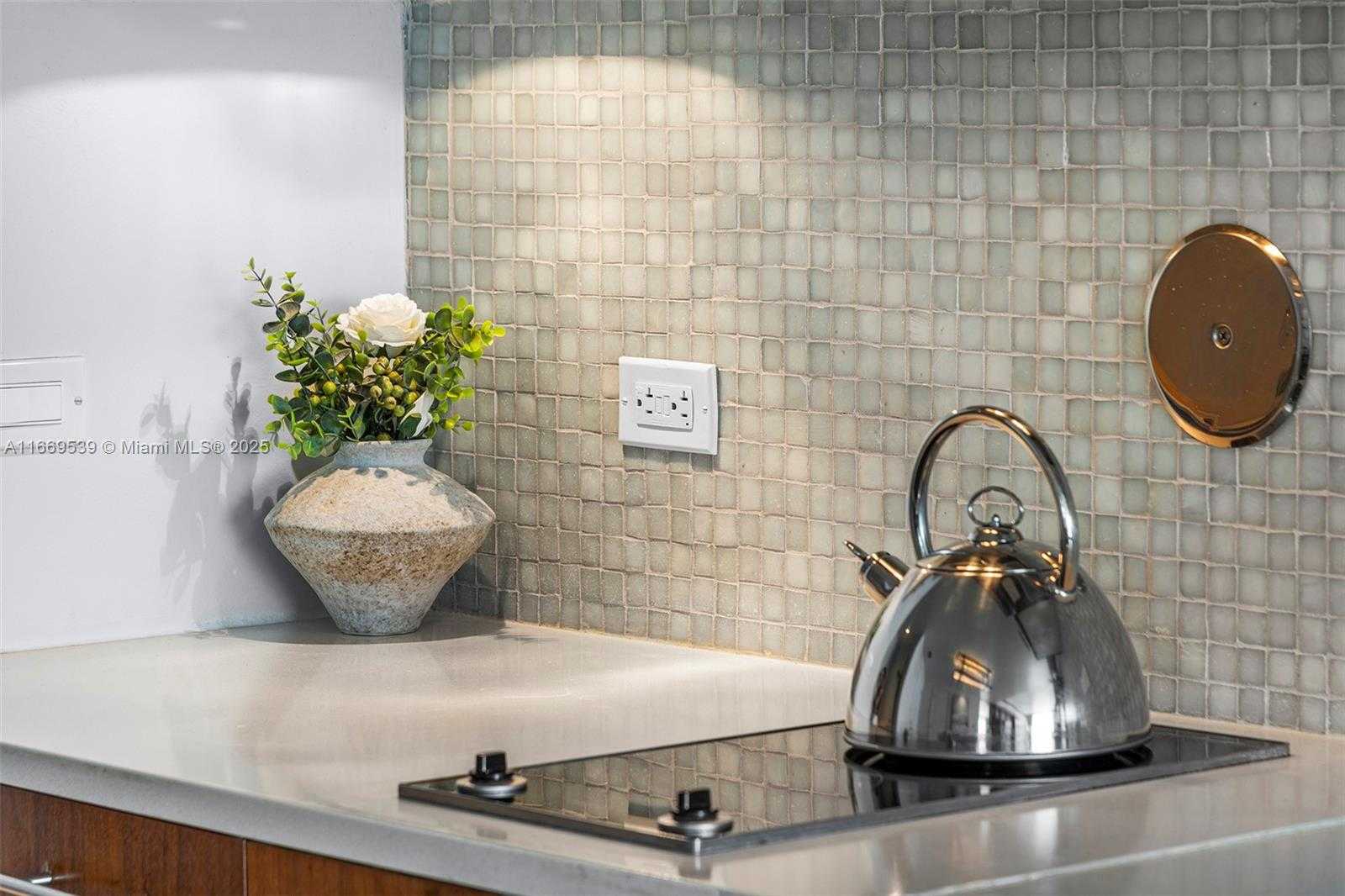 Small Image of 6801 #505, Miami Beach Number 12