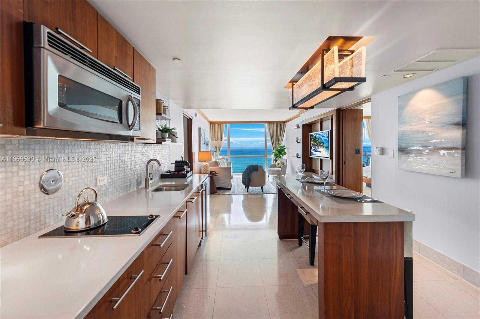 Small Image of 6801 #505, Miami Beach Number 3