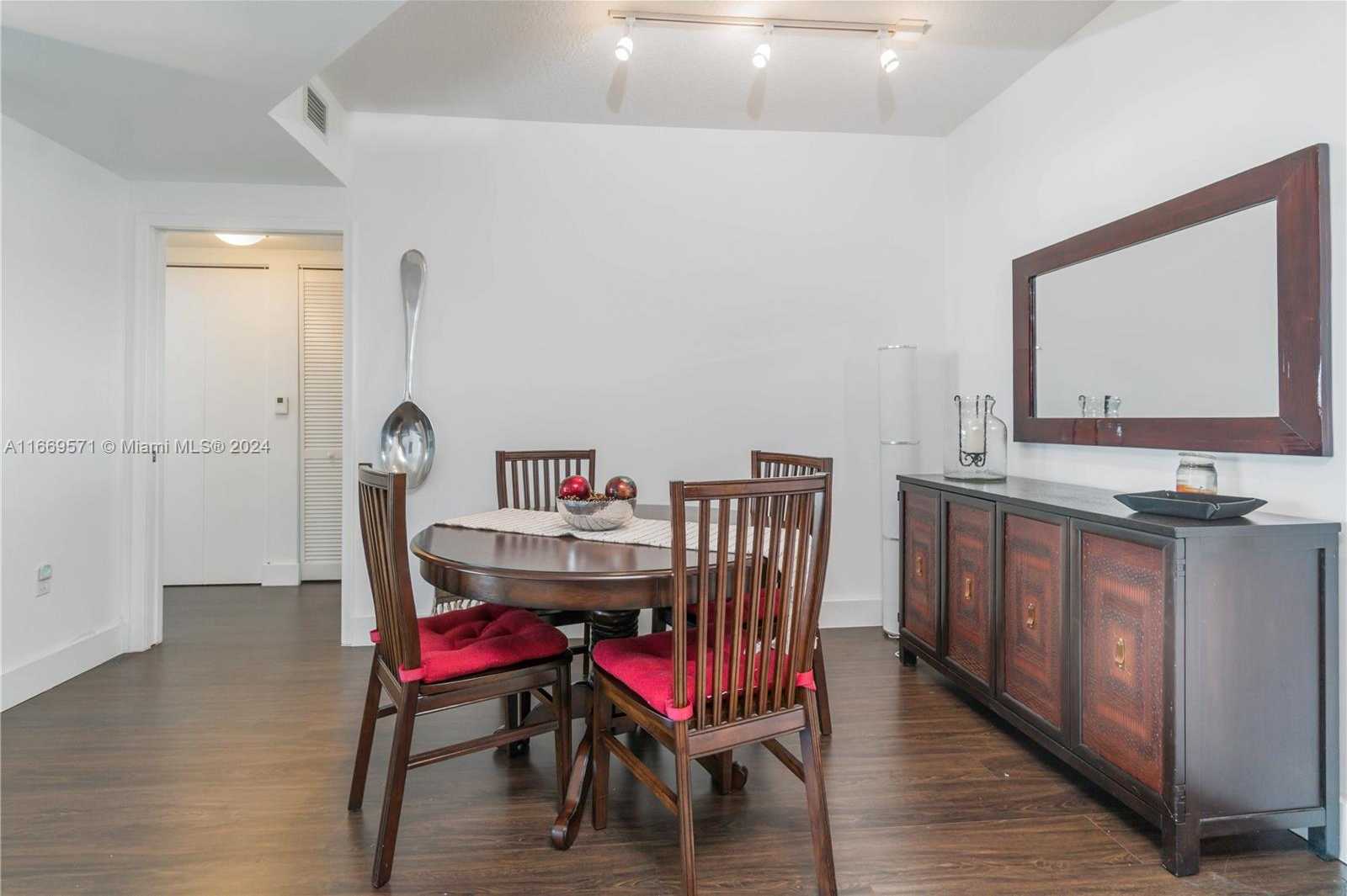 Small Image of 18800 NORTH EAST 29TH AVE #613, Aventura Number 11