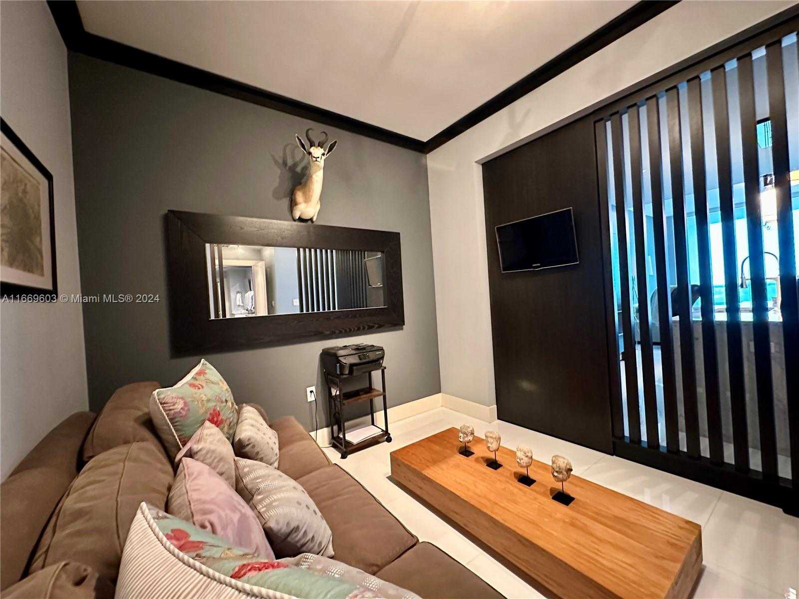 Small Image of 900 BISCAYNE BLVD #1903, Miami Number 4
