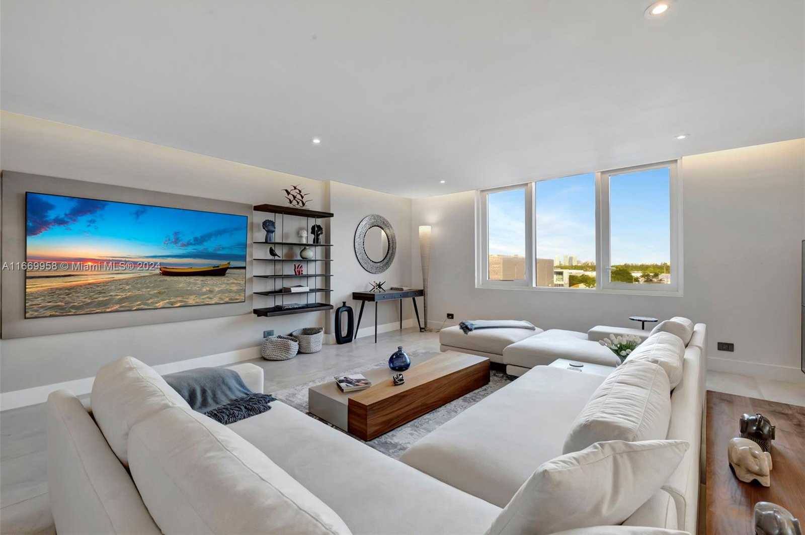Small Image of 2301 COLLINS AVE #634/635, Miami Beach Number 2