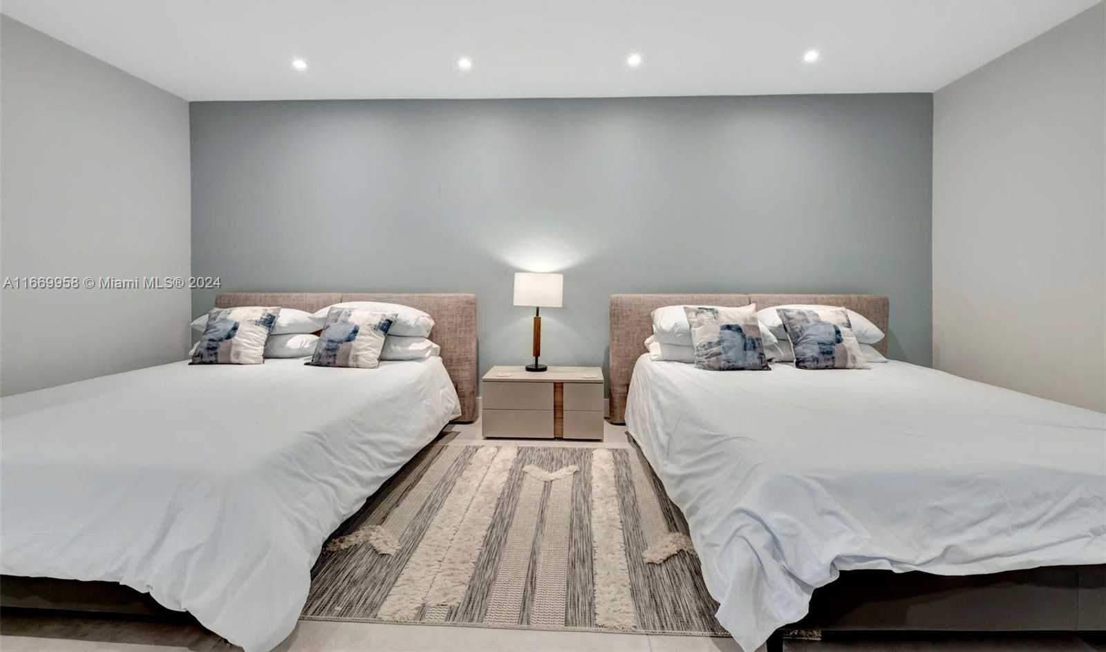 Small Image of 2301 COLLINS AVE #634/635, Miami Beach Number 4