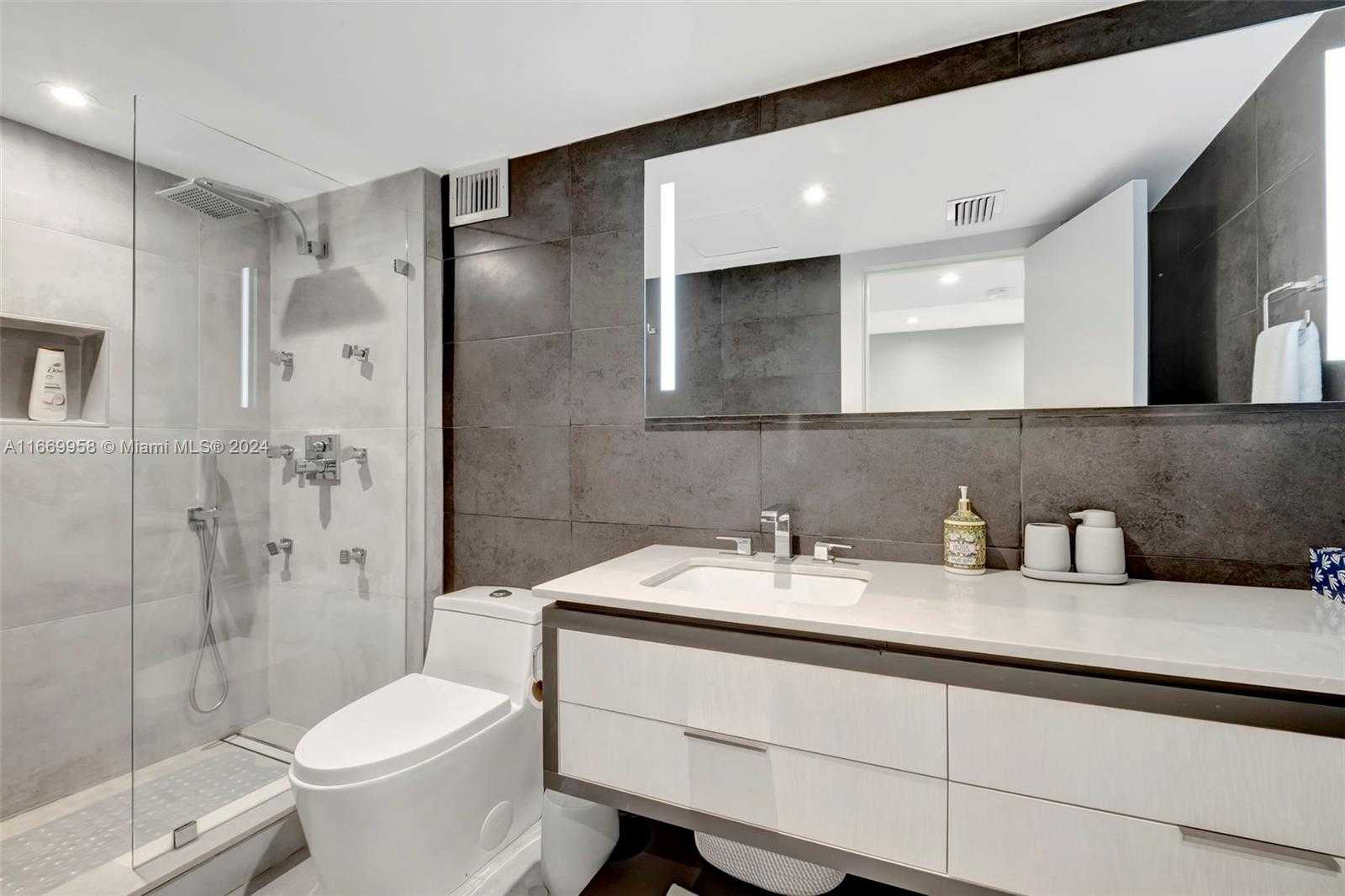 Small Image of 2301 COLLINS AVE #634/635, Miami Beach Number 5