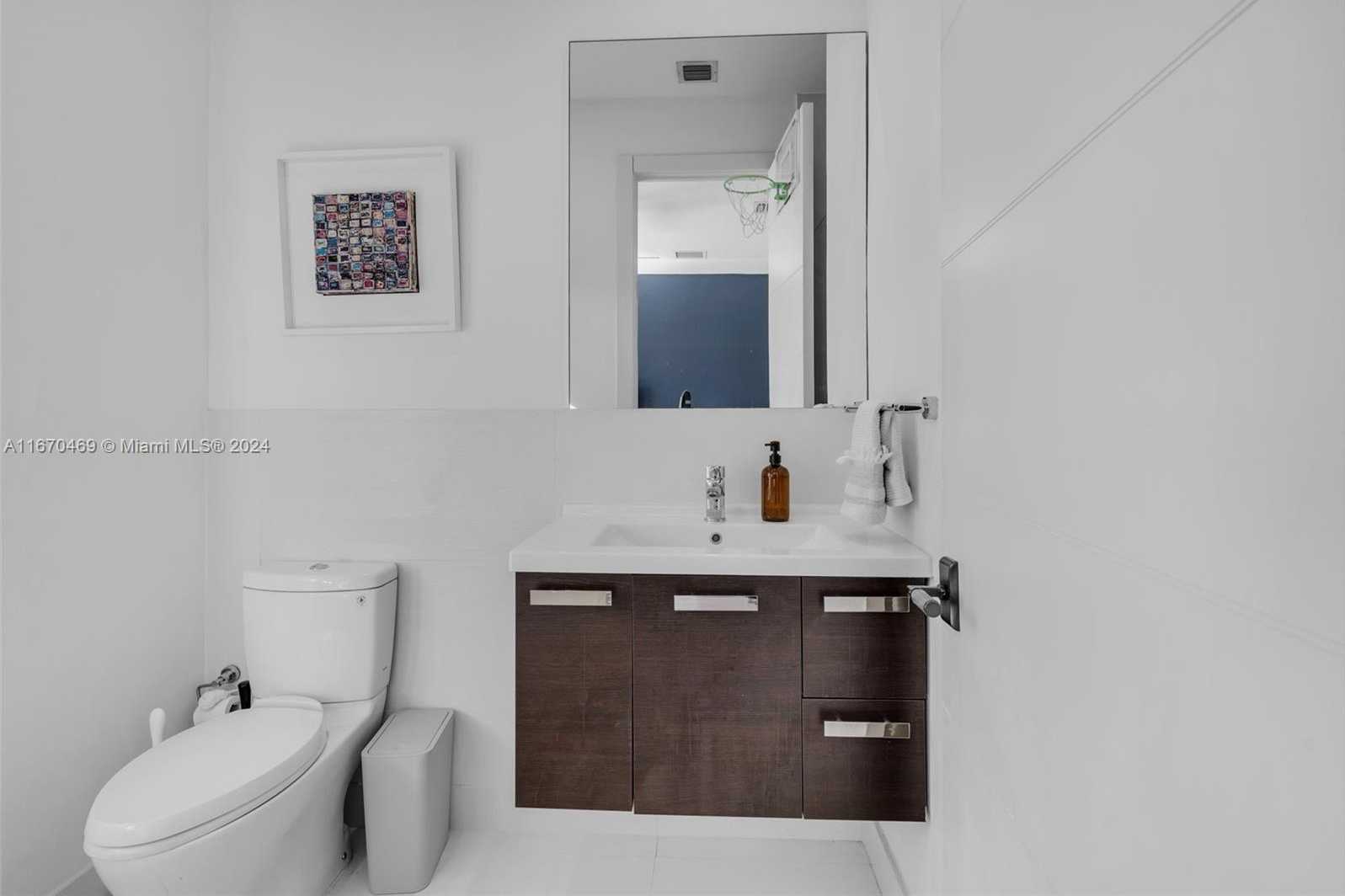 Small Image of 298 WEST MCINTYRE ST, Key Biscayne Number 42