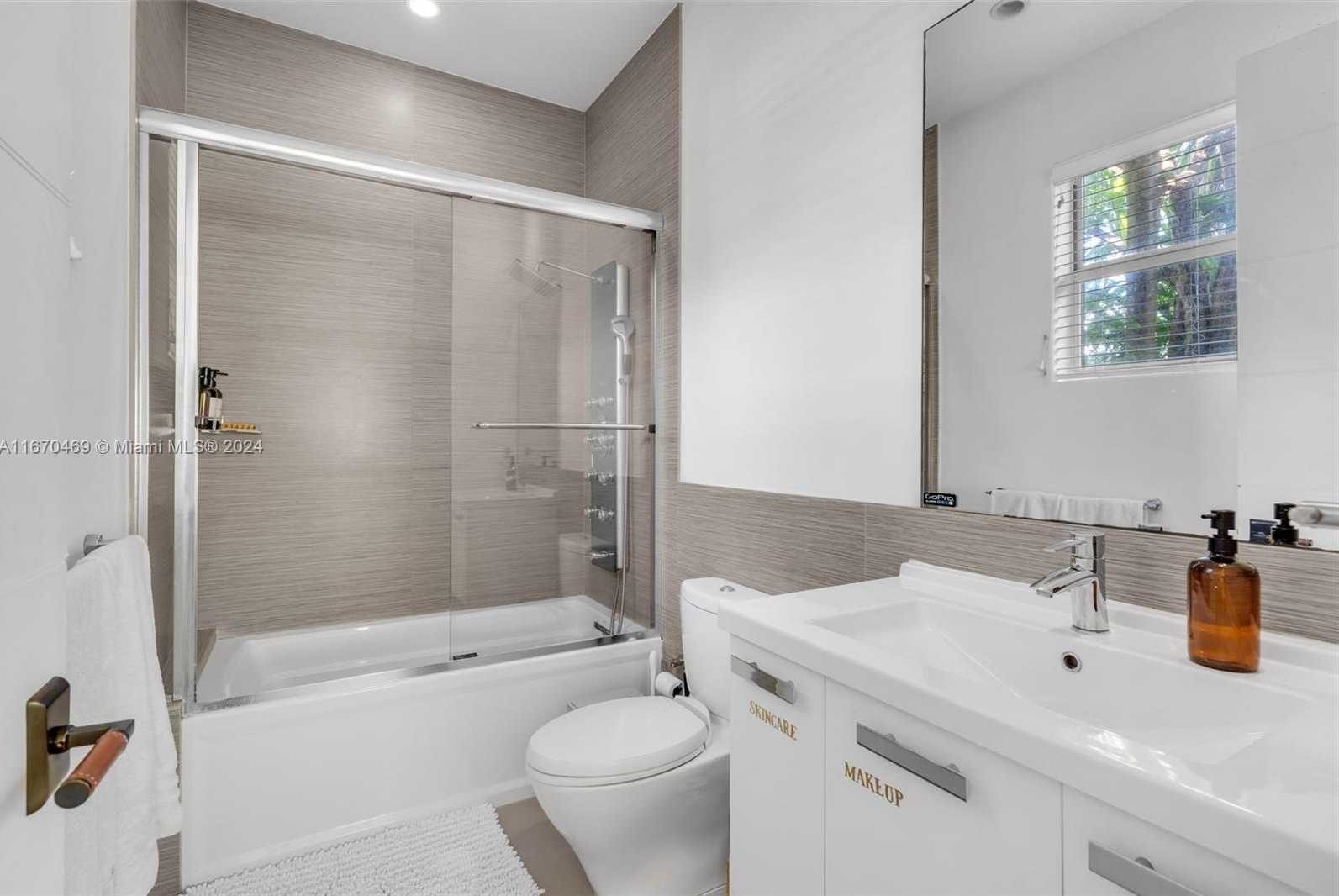 Small Image of 298 WEST MCINTYRE ST, Key Biscayne Number 48