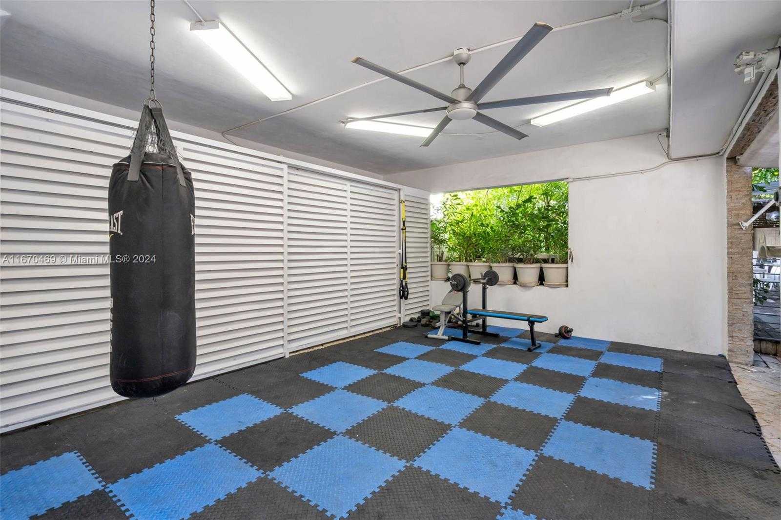 Small Image of 298 WEST MCINTYRE ST, Key Biscayne Number 56