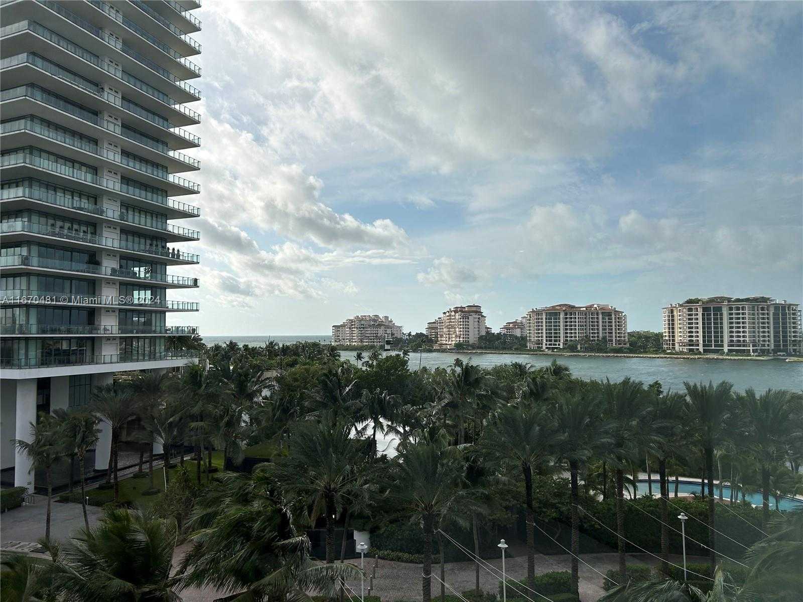 Small Image of 1000 SOUTH POINTE DR #507, Miami Beach Number 2