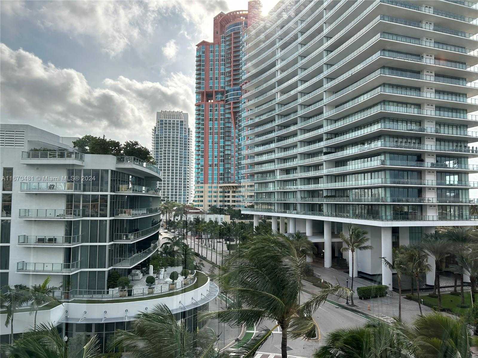 Small Image of 1000 SOUTH POINTE DR #507, Miami Beach Number 3