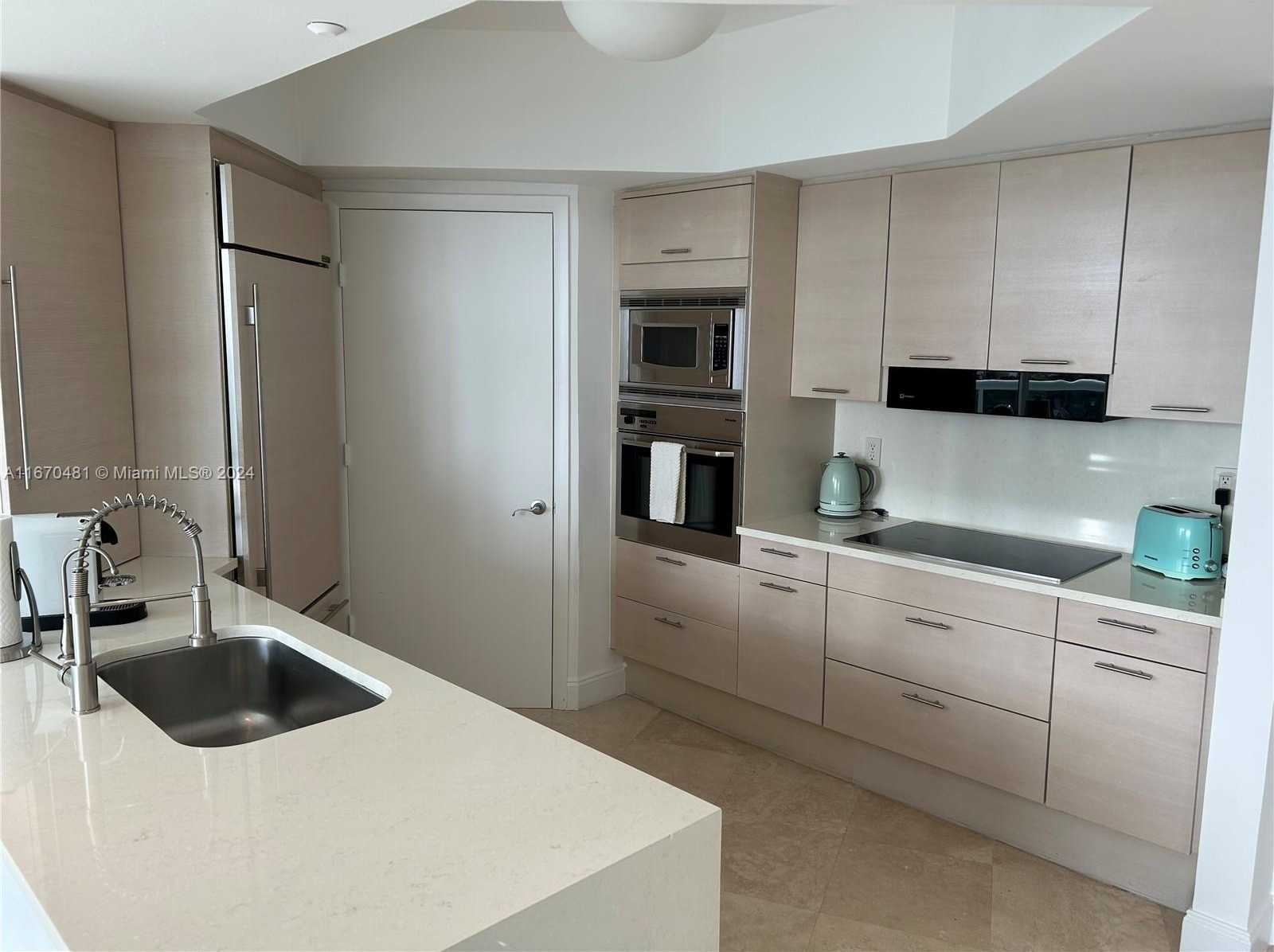 Small Image of 1000 SOUTH POINTE DR #507, Miami Beach Number 5