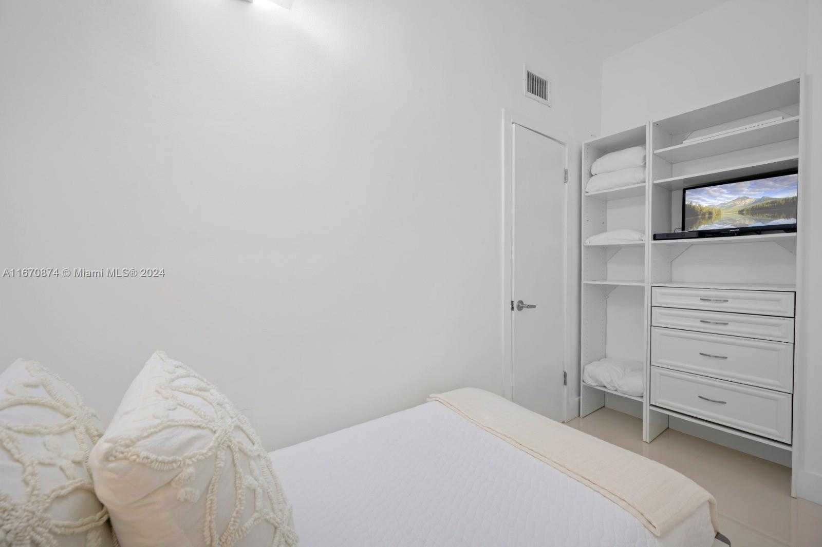 Small Image of 19370 COLLINS AVE #PH-14, Sunny Isles Beach Number 11