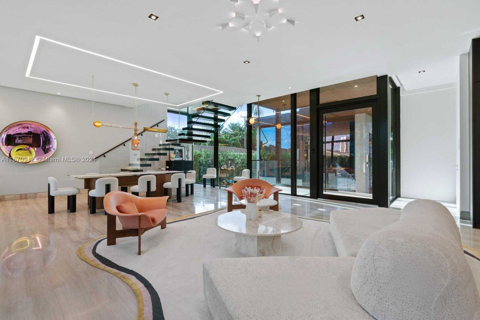 Small Image of 2051 NORTH BAY RD, Miami Beach Number 2