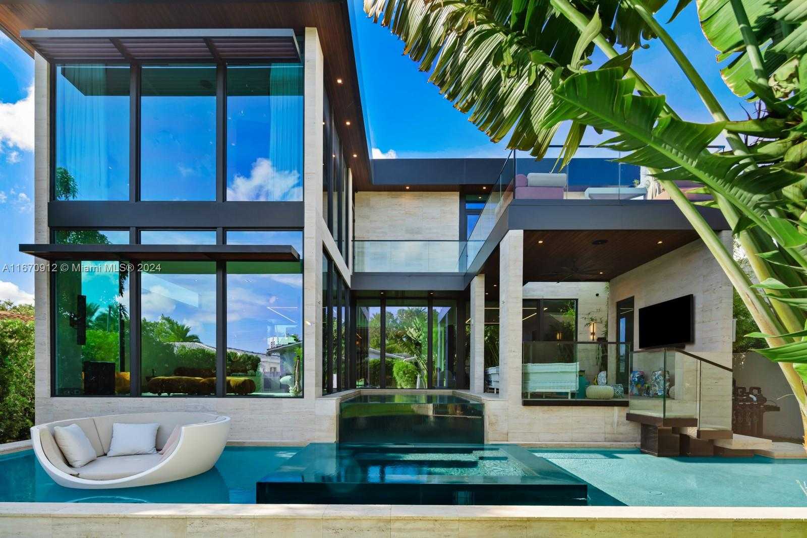 Small Image of 2051 NORTH BAY RD, Miami Beach Number 3