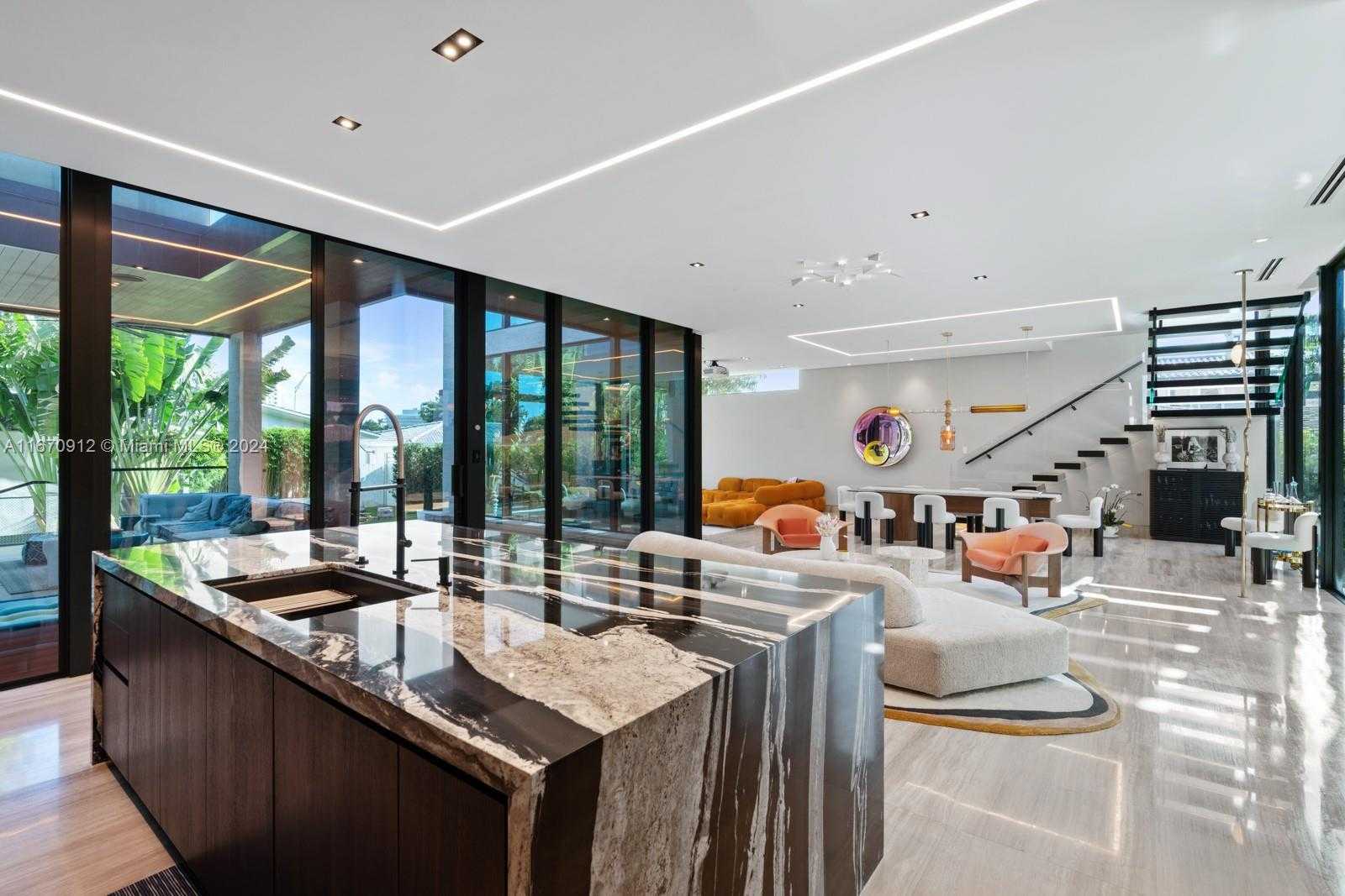 Small Image of 2051 NORTH BAY RD, Miami Beach Number 5