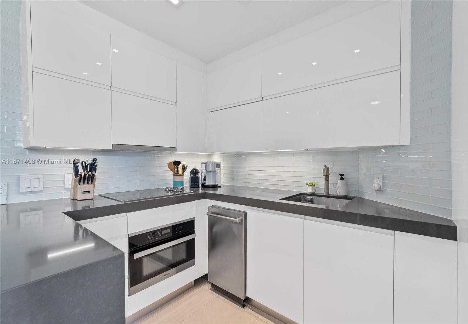 Small Image of 15713 FISHER ISLAND DR #15713, Miami Beach Number 14