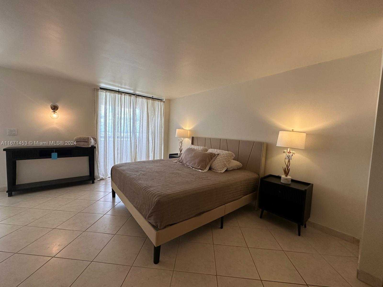 Small Image of 2555 COLLINS AVE #2410, Miami Beach Number 10