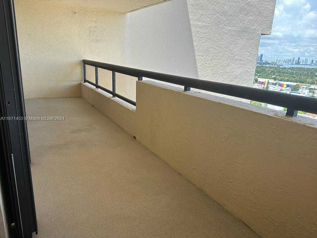 Small Image of 2555 COLLINS AVE #2410, Miami Beach Number 15