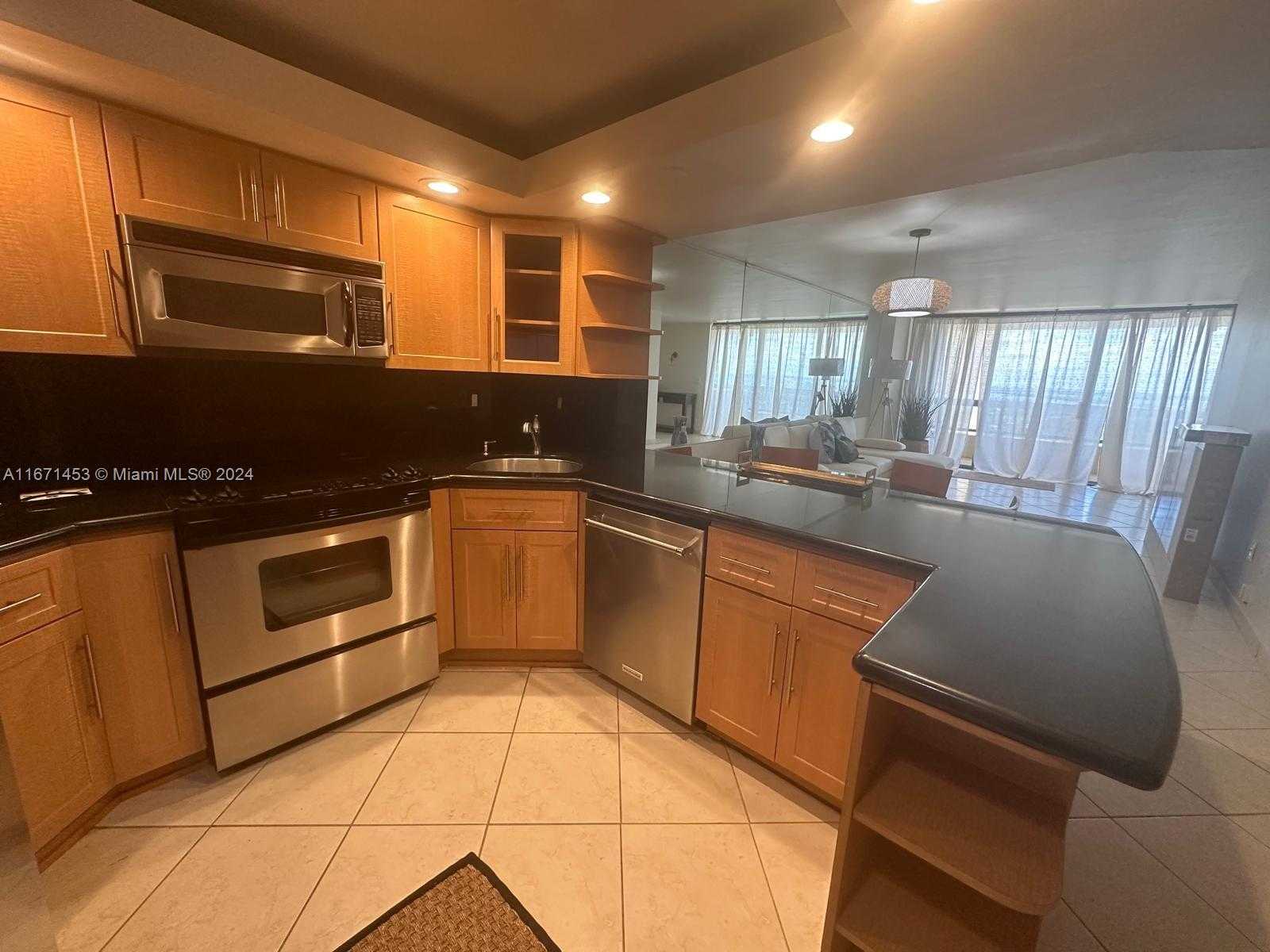 Small Image of 2555 COLLINS AVE #2410, Miami Beach Number 5