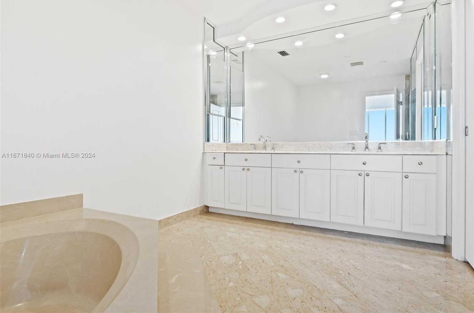Small Image of 11113 BISCAYNE BLVD #PH4, Miami Number 20