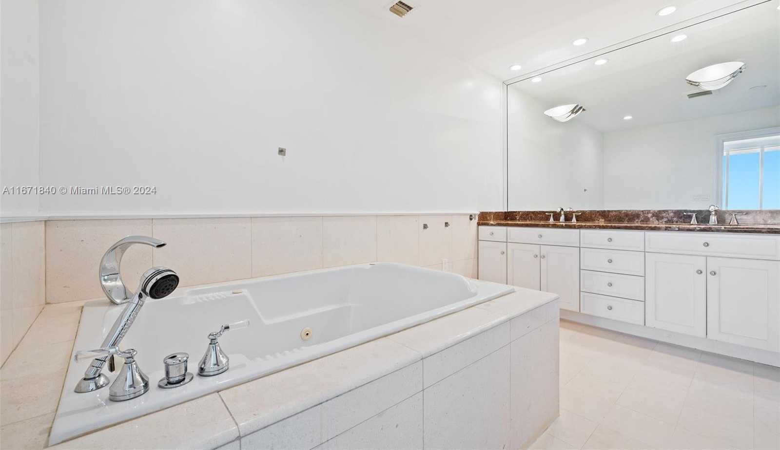 Small Image of 11113 BISCAYNE BLVD #PH4, Miami Number 39