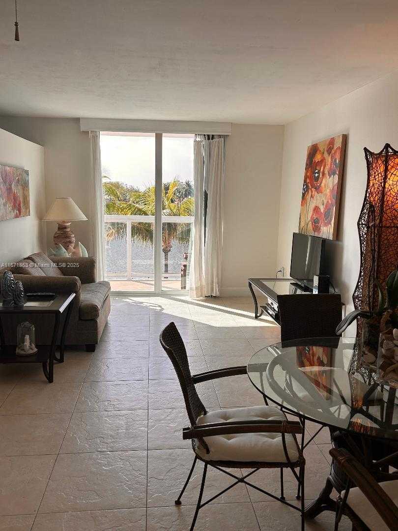 Small Image of 5880 COLLINS AVE #404, Miami Beach Number 2