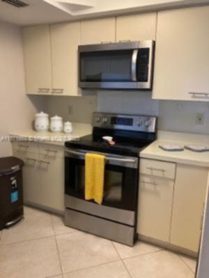 Small Image of 5880 COLLINS AVE #404, Miami Beach Number 4