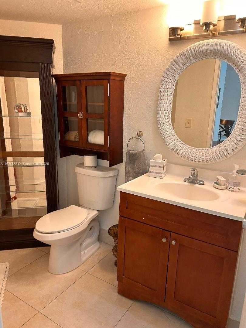 Small Image of 5880 COLLINS AVE #404, Miami Beach Number 6
