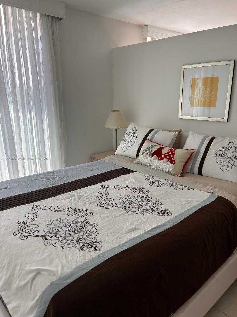 Small Image of 5880 COLLINS AVE #404, Miami Beach Number 7