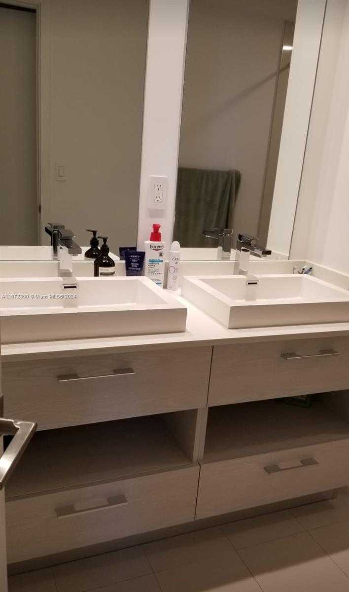 Small Image of 55 SOUTH WEST 9TH ST #2902, Miami Number 8