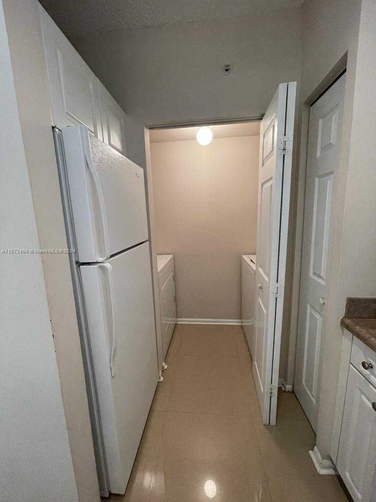 Small Image of 17100 NORTH BAY RD #1714, Sunny Isles Beach Number 11