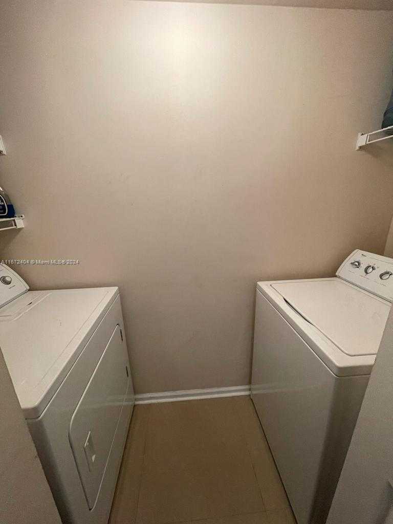Small Image of 17100 NORTH BAY RD #1714, Sunny Isles Beach Number 12