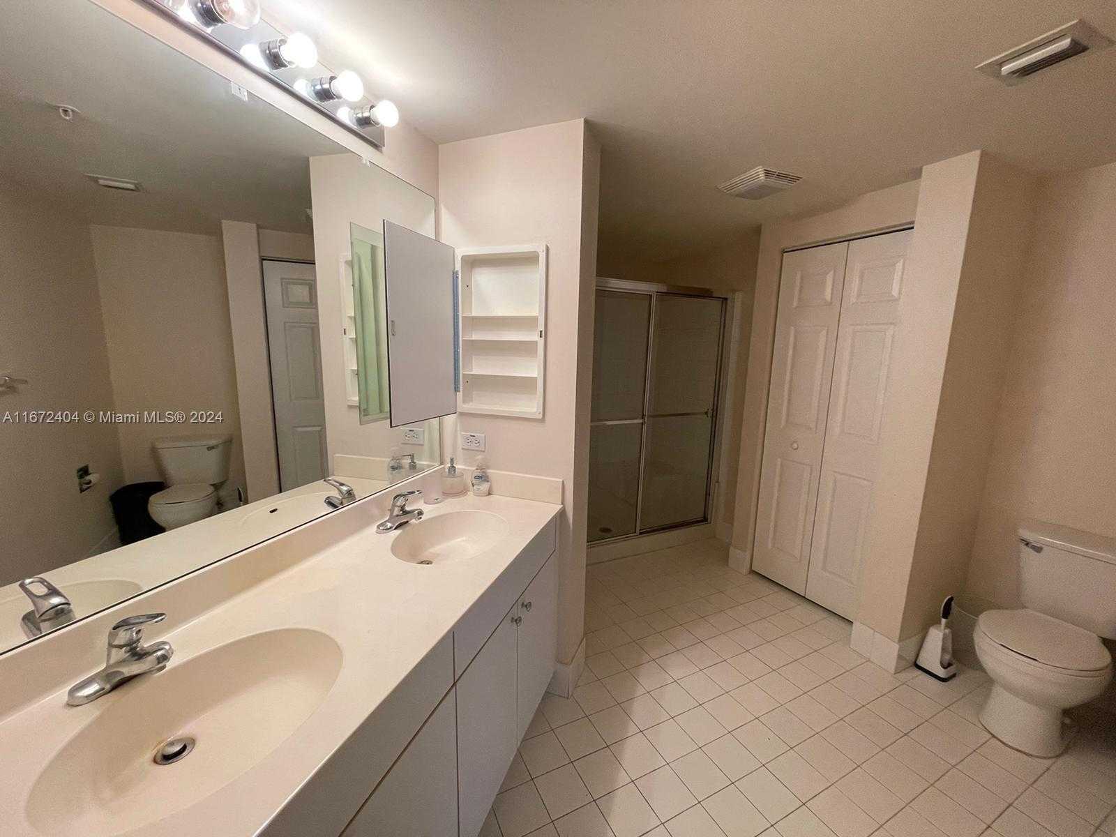 Small Image of 17100 NORTH BAY RD #1714, Sunny Isles Beach Number 5