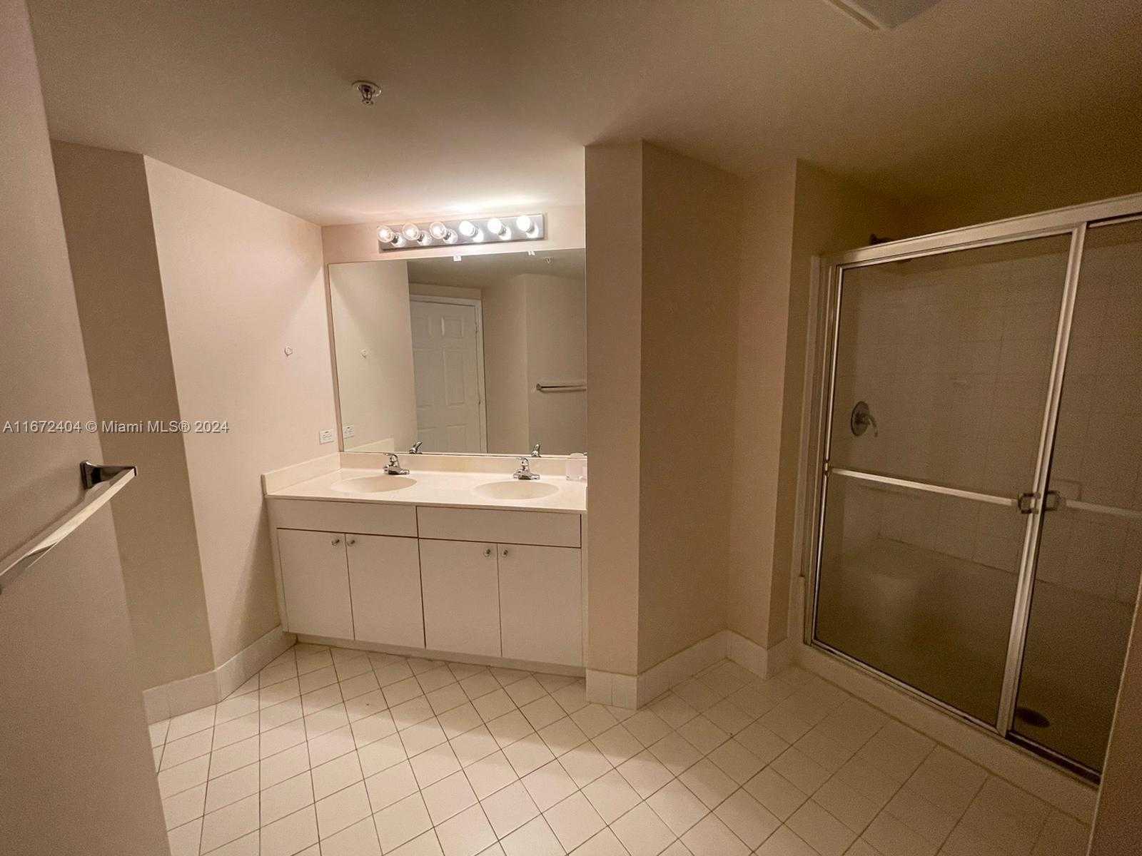 Small Image of 17100 NORTH BAY RD #1714, Sunny Isles Beach Number 6