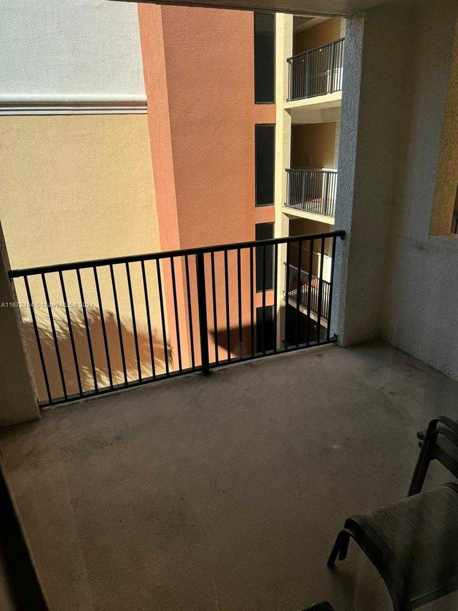 Small Image of 17100 NORTH BAY RD #1714, Sunny Isles Beach Number 9